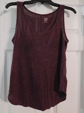 *Old Navy Women's Burgundy Tank Top